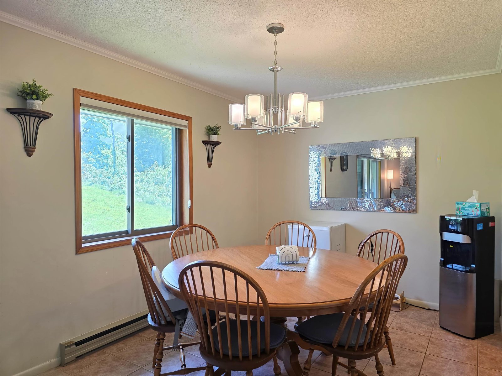 8 Hawthorne Circle