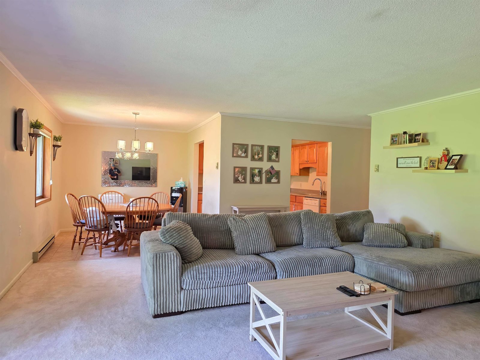 8 Hawthorne Circle