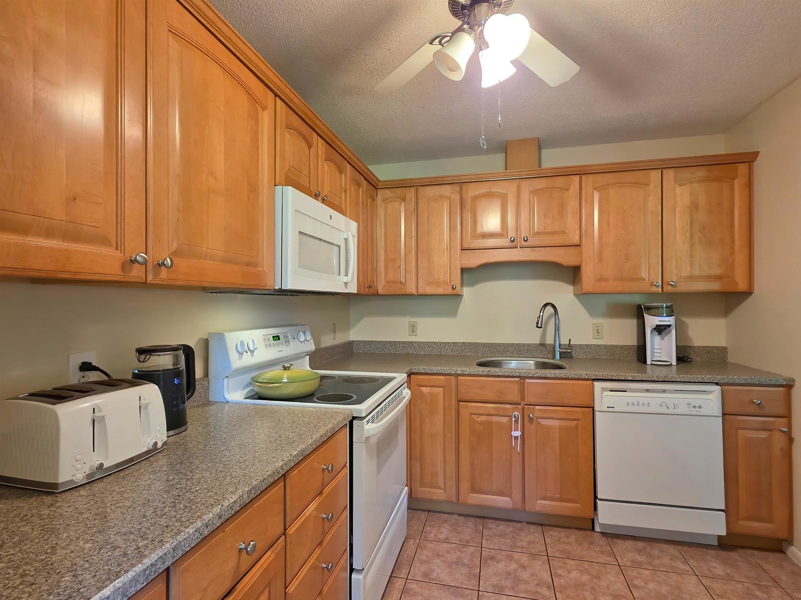 8 Hawthorne Circle