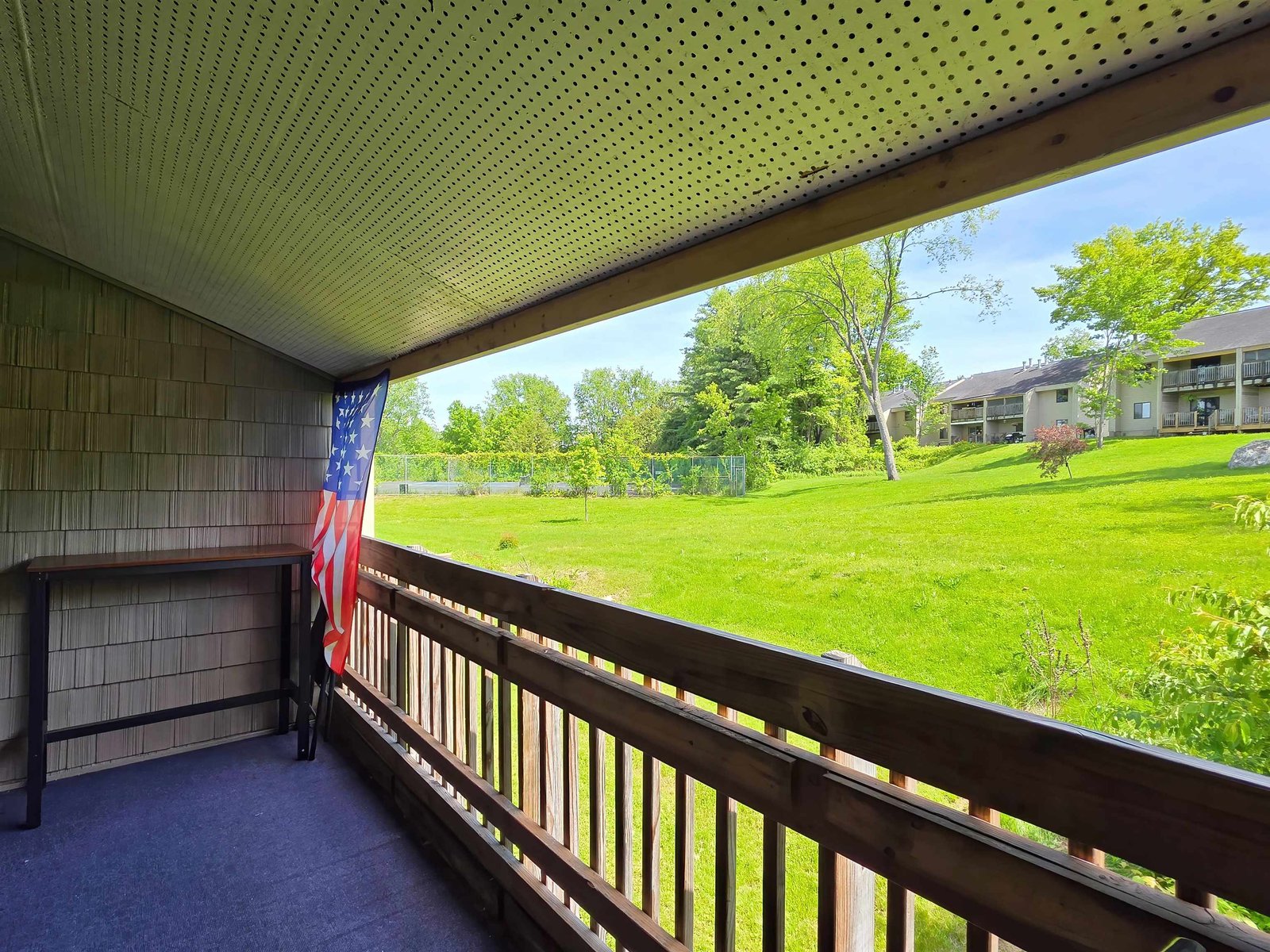 8 Hawthorne Circle