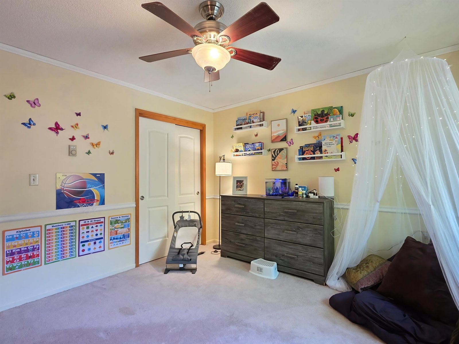 8 Hawthorne Circle