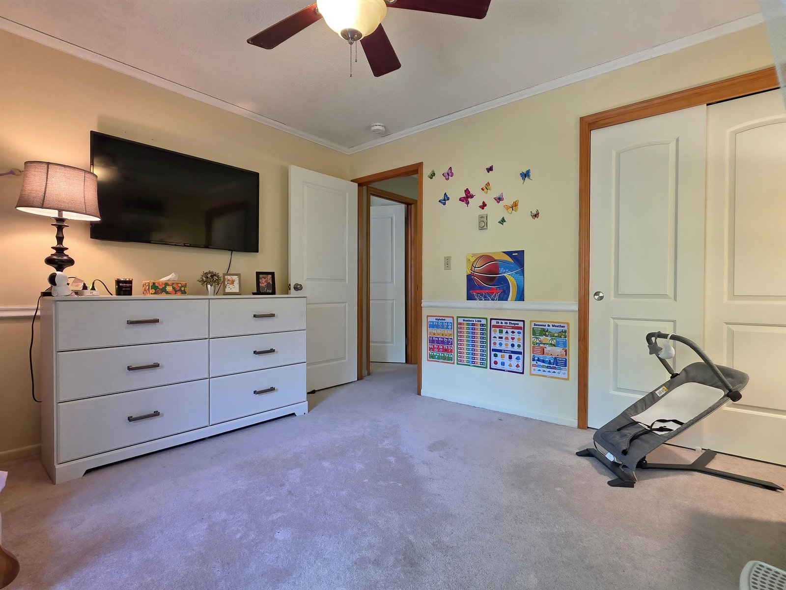 8 Hawthorne Circle