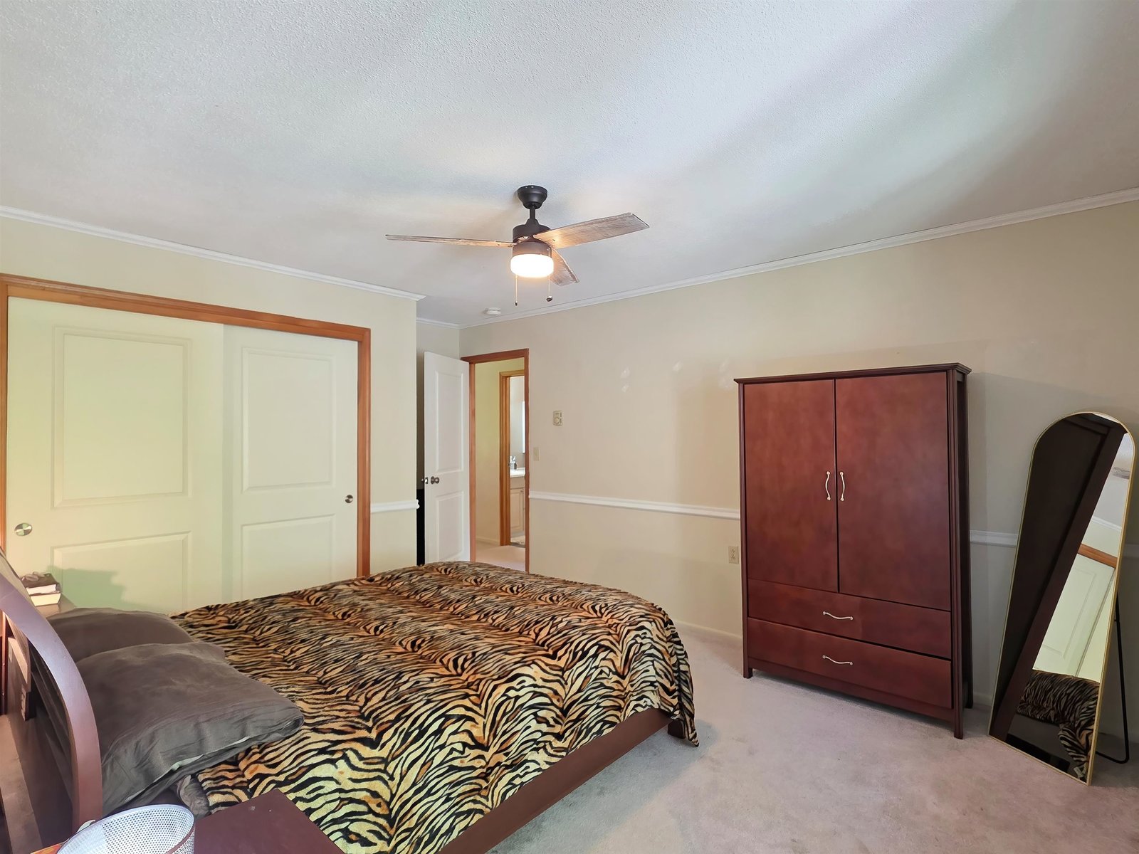 8 Hawthorne Circle