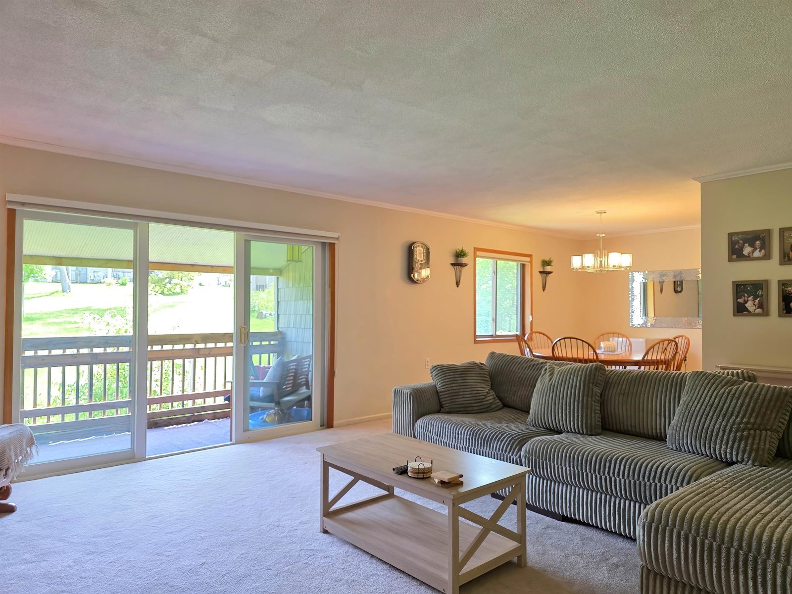 8 Hawthorne Circle