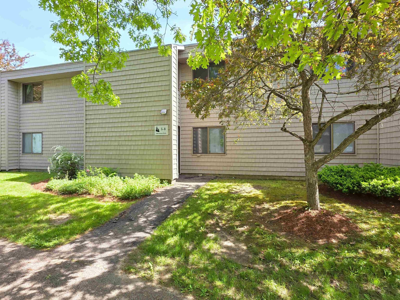 8 Hawthorne Circle