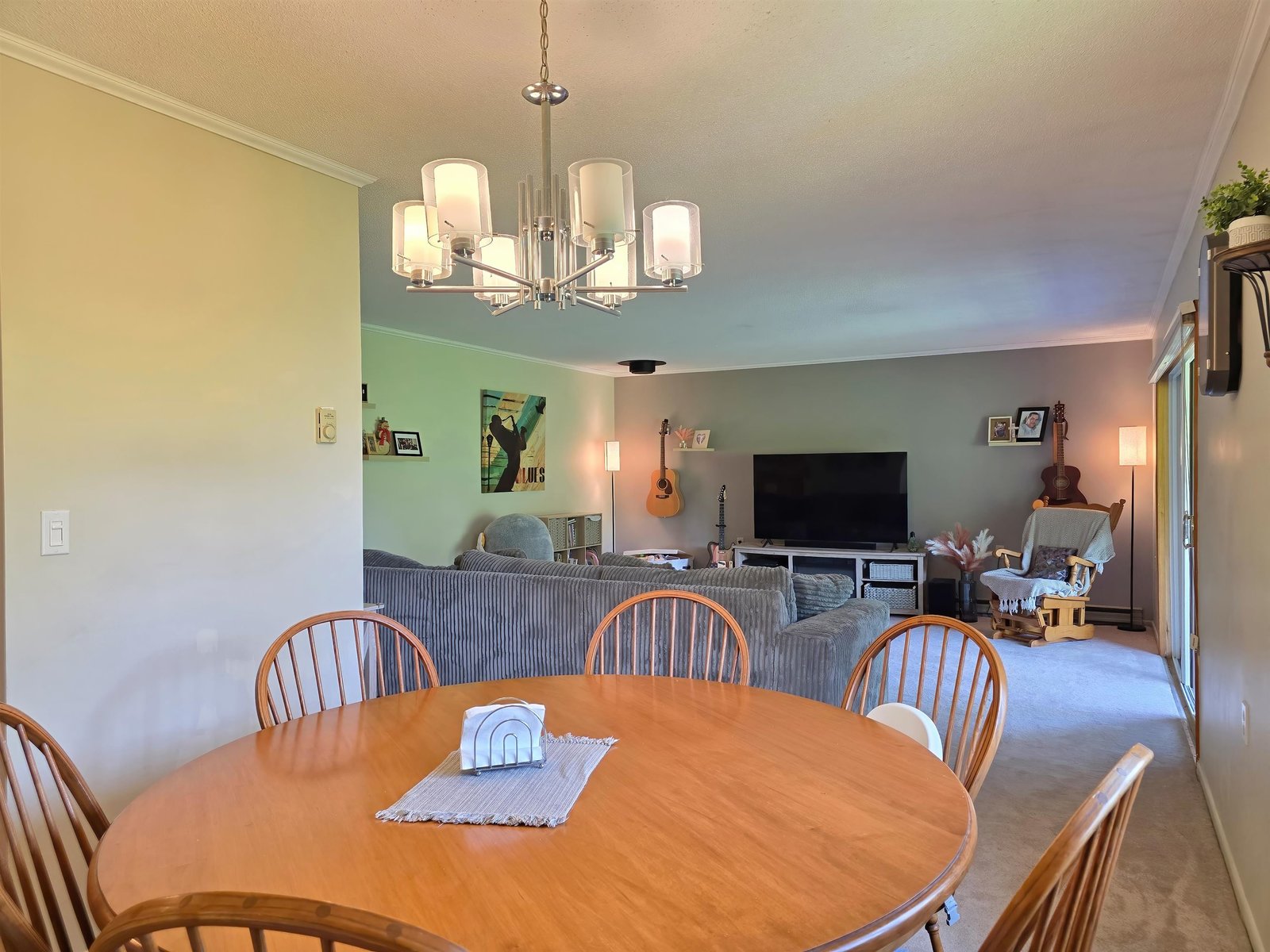 8 Hawthorne Circle