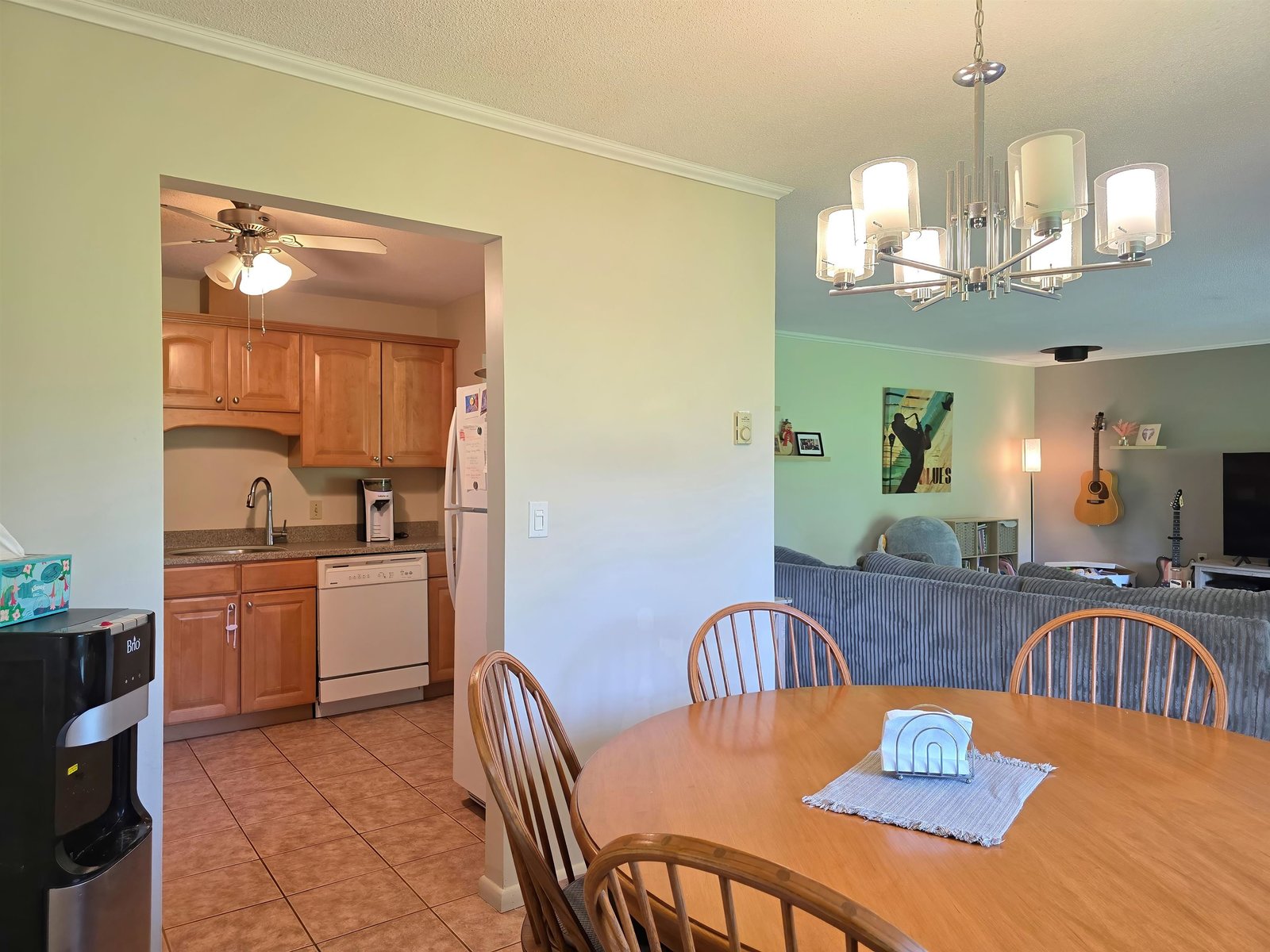 8 Hawthorne Circle