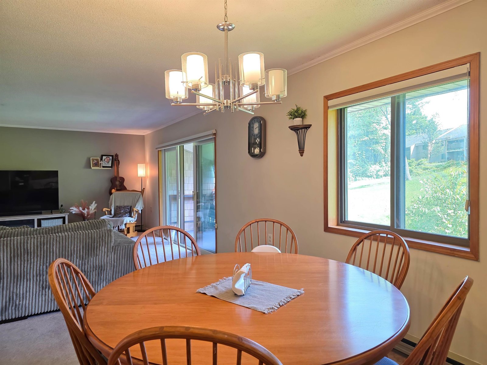 8 Hawthorne Circle