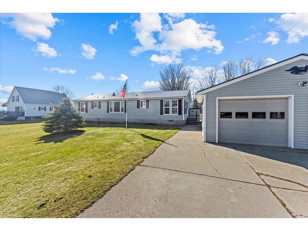 8 Leclaire Drive
