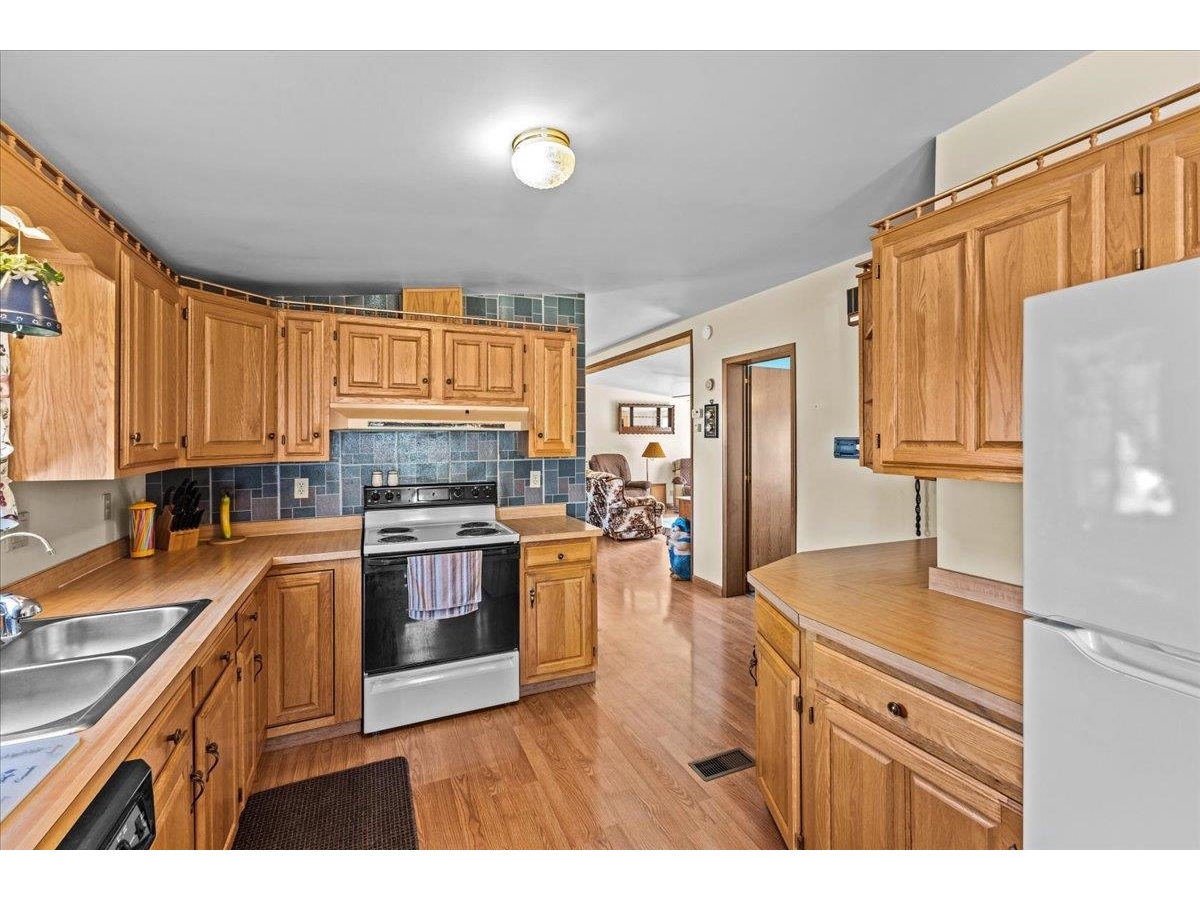 8 Leclaire Drive