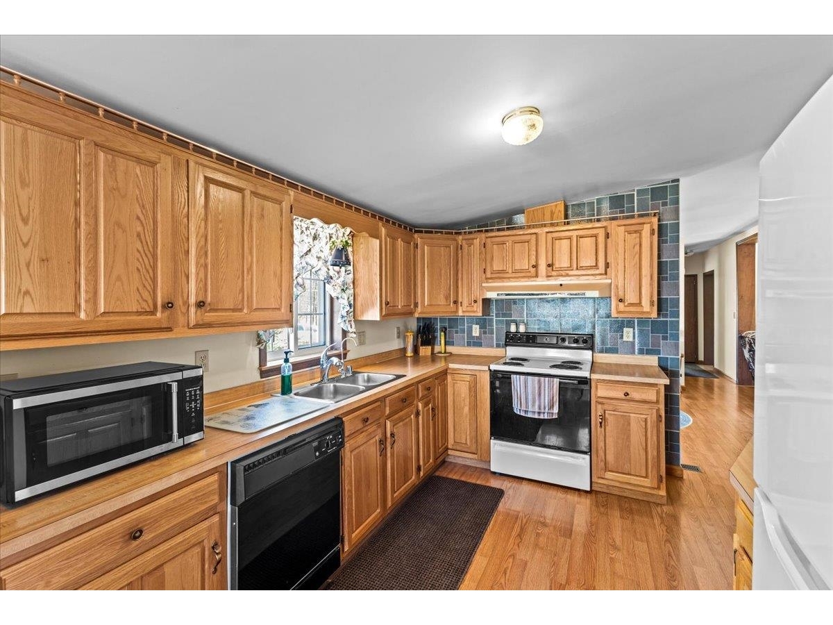 8 Leclaire Drive