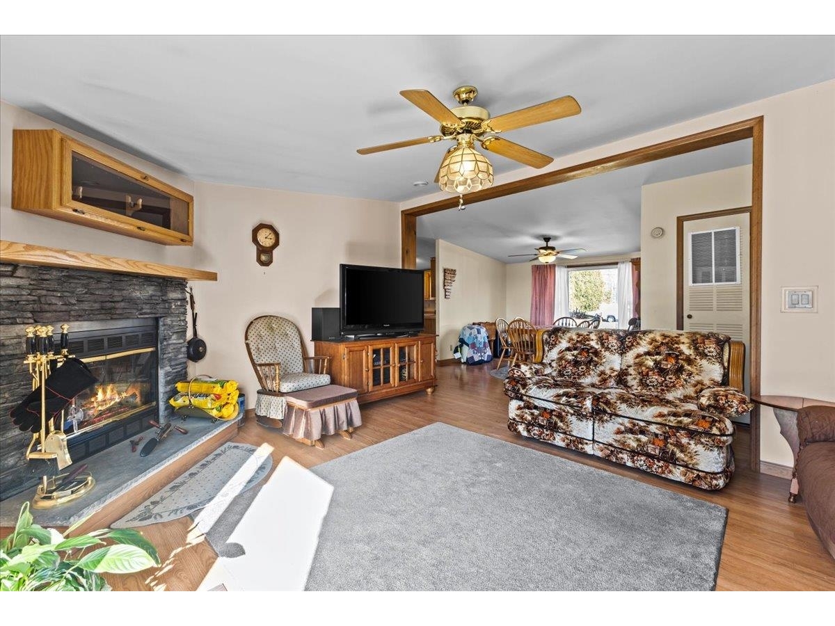 8 Leclaire Drive