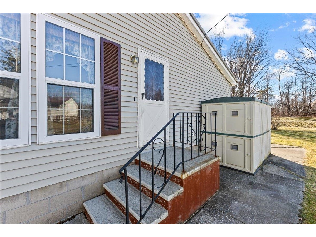 8 Leclaire Drive