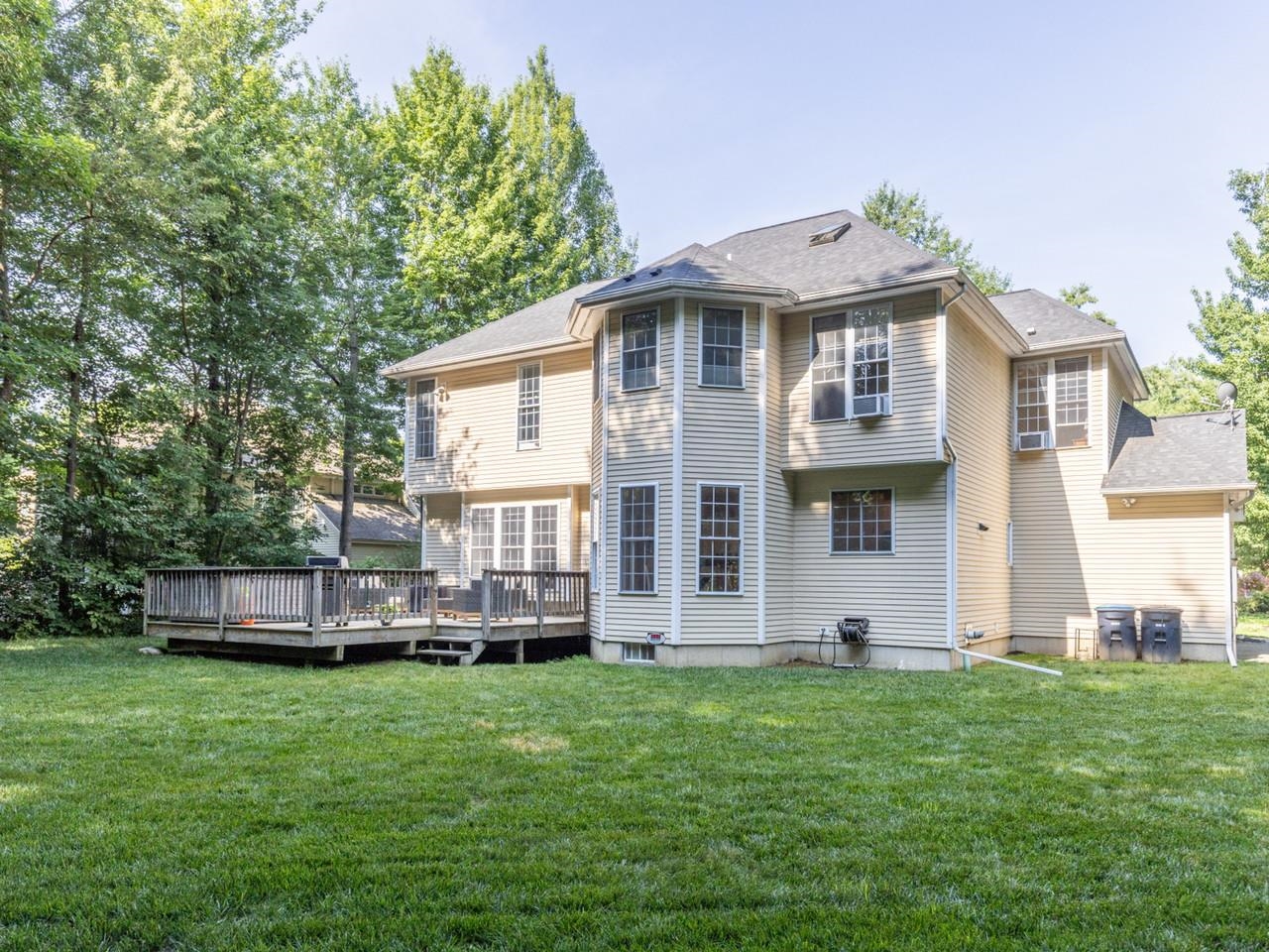 Spacious & Private Backyard