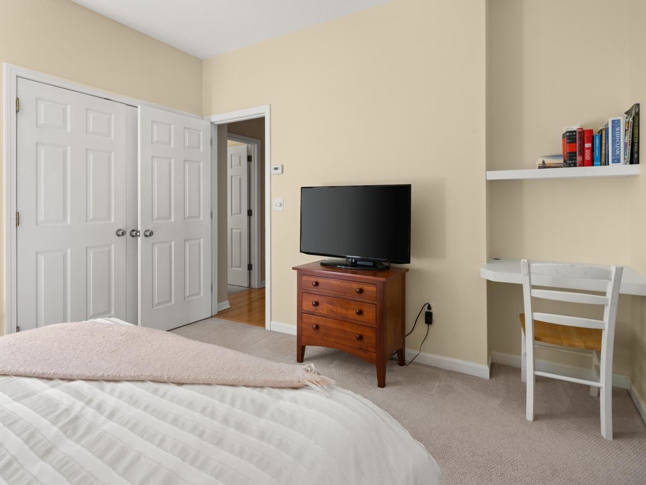 Built-in Desk Area