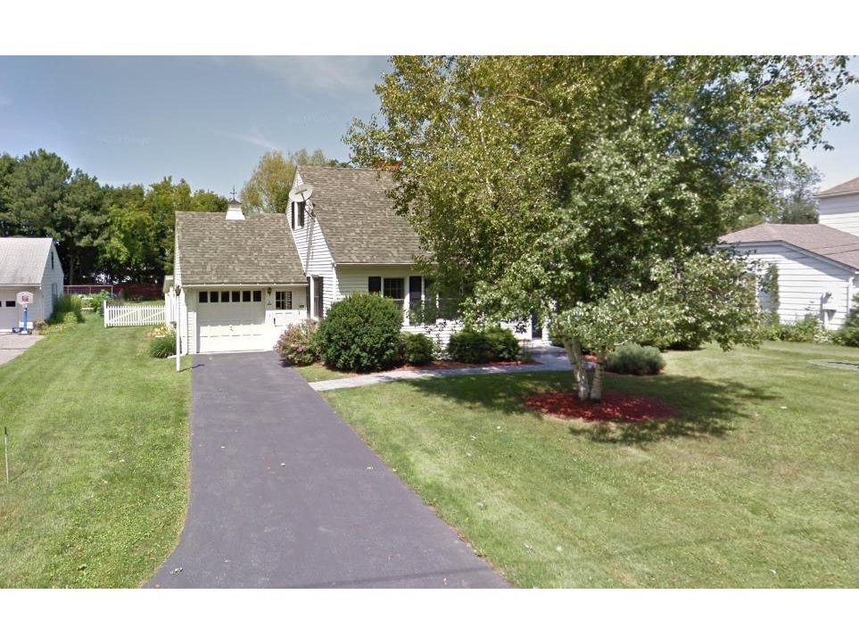 8 Lindenwood Drive