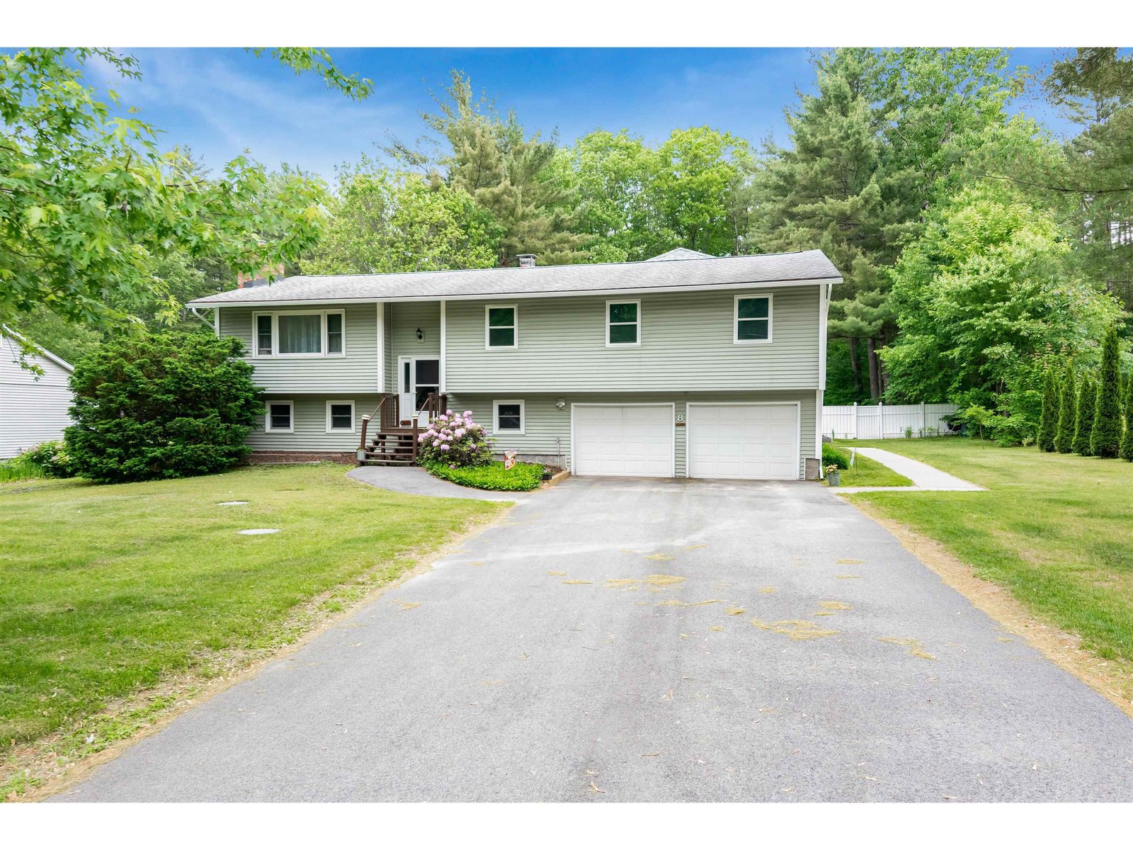 8 Logwood Circle