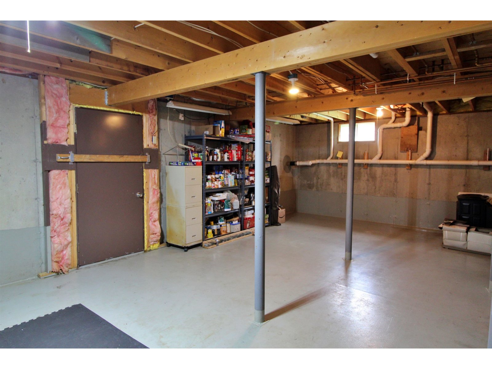 Spacious basement with finishing possibilities