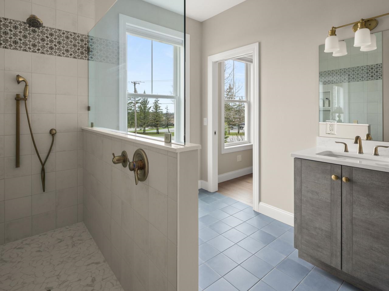 Bath for guest suite