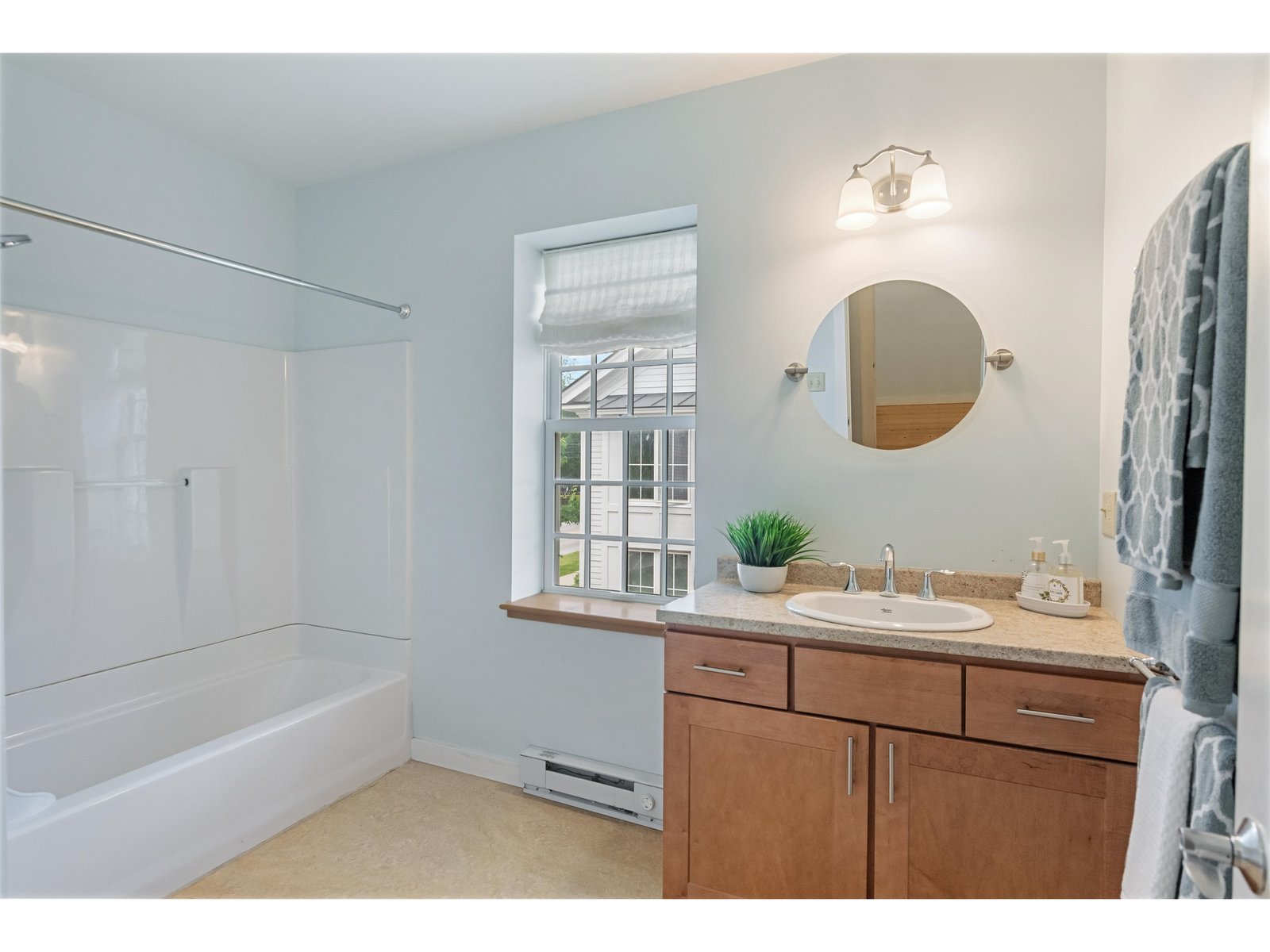 Second Floor: Full Bathroom