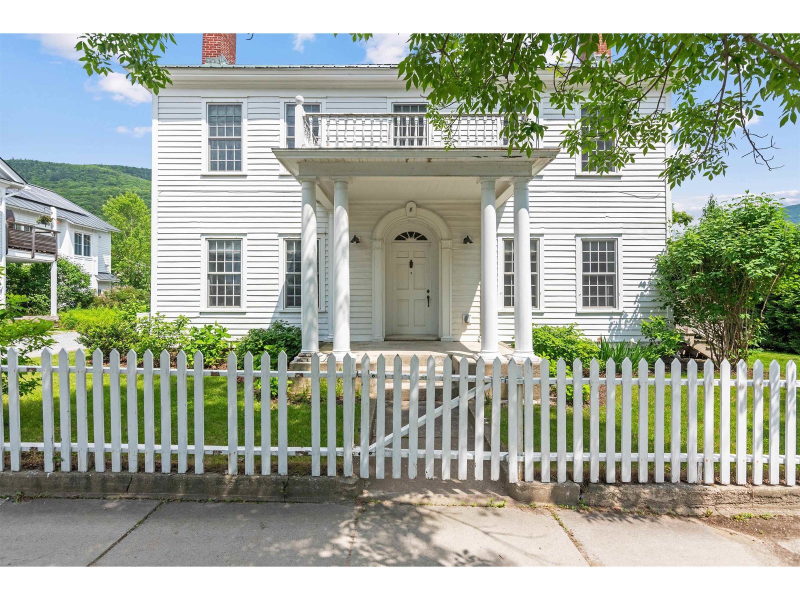 Lovely Curb-Appeal