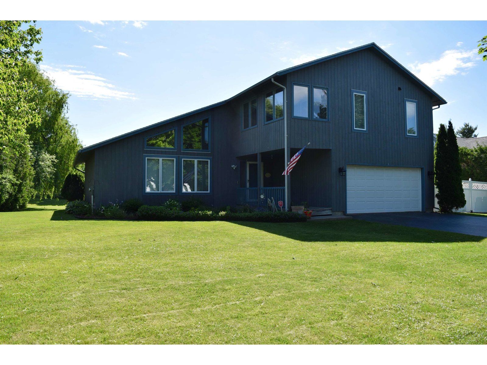 8 Oak Creek Drive