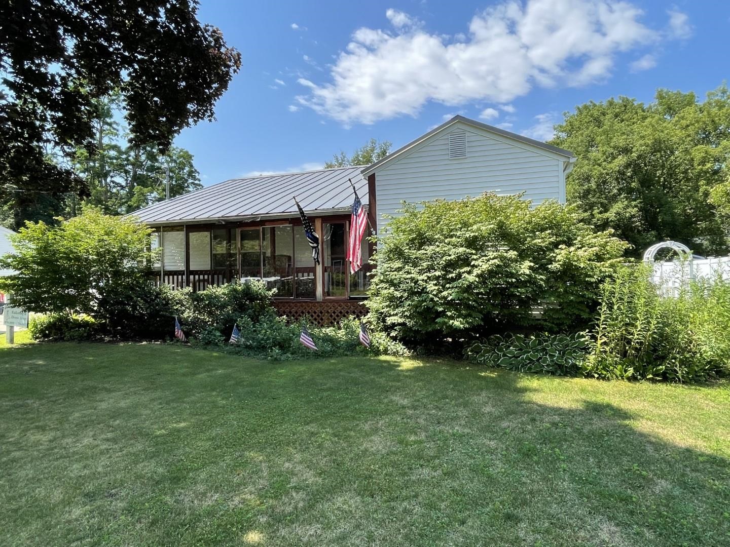 8 Seneca Avenue