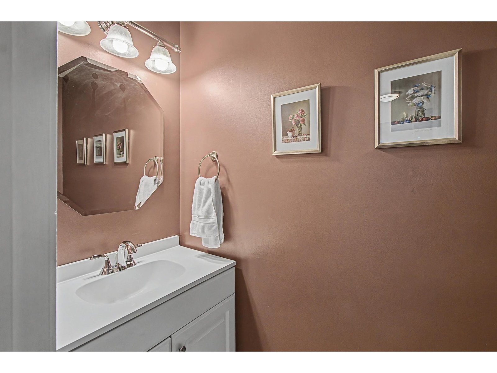 1/2 Bathroom