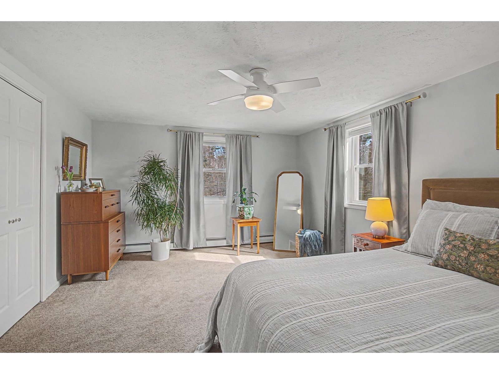 2nd Floor: Primary Bedroom