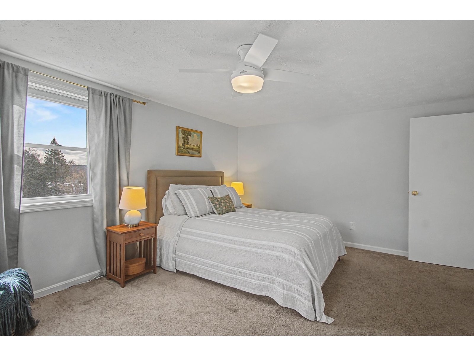 2nd Floor: Primary Bedroom