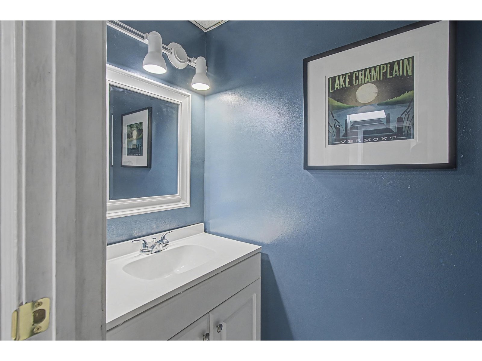 Basement: 1/2 Bathroom