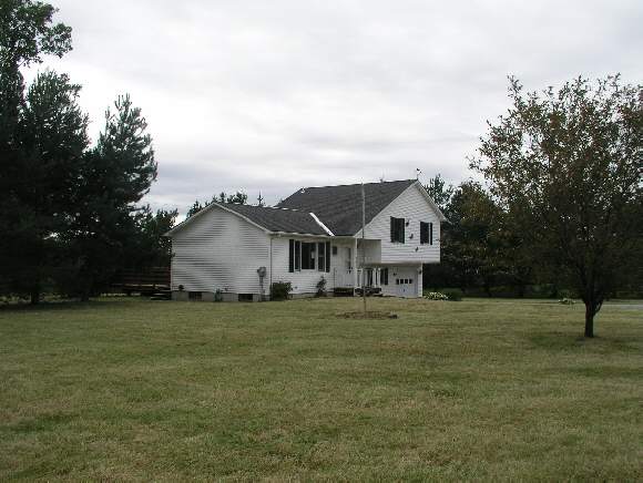 8 Vivian Ln