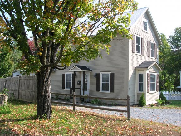 8 Waverly ST