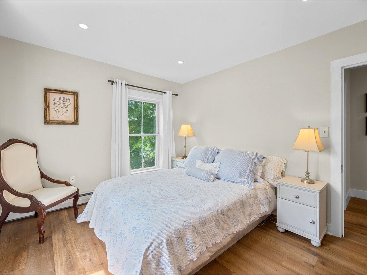 Guest bedroom