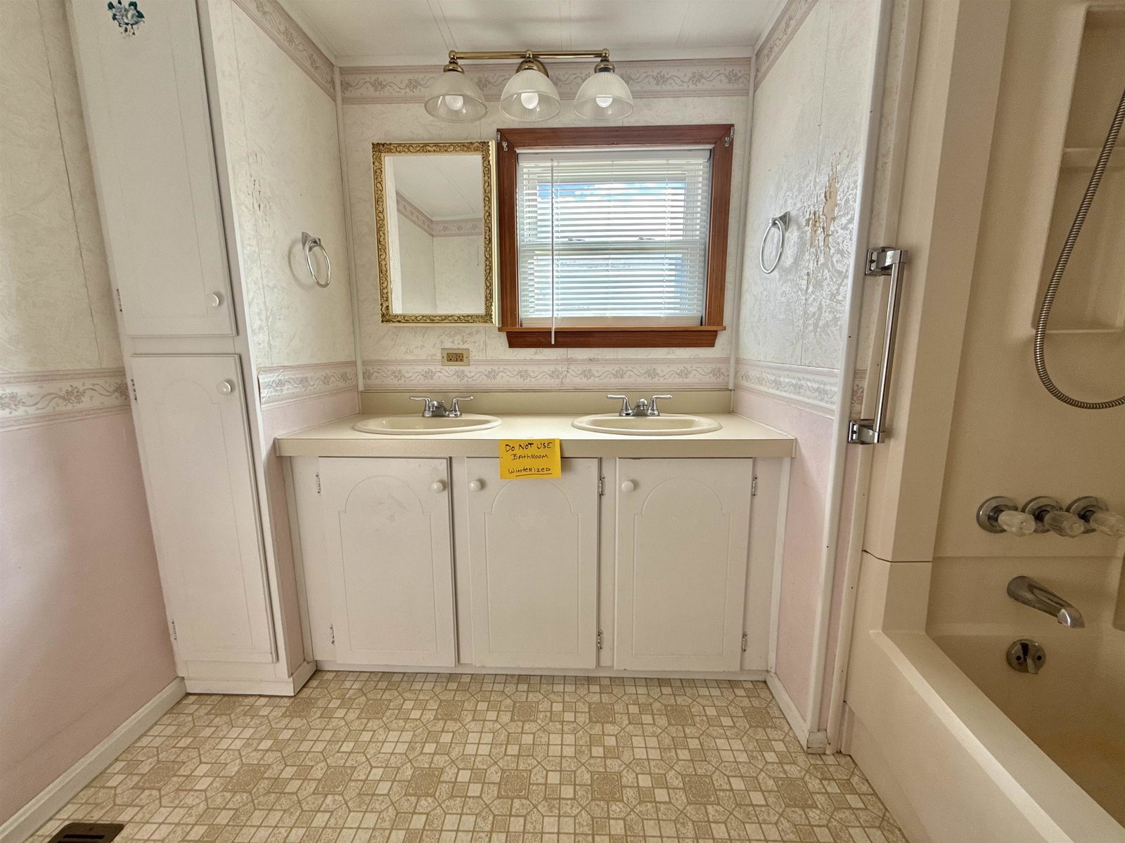 81 Crampton Road, Unit 33