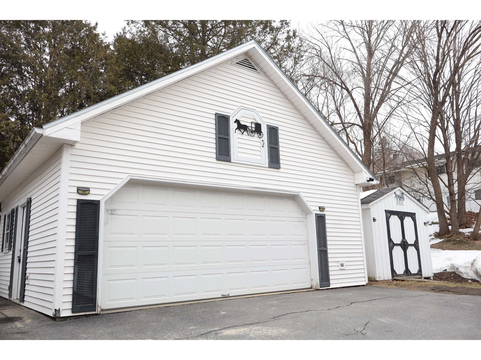 exterior 2 car garage