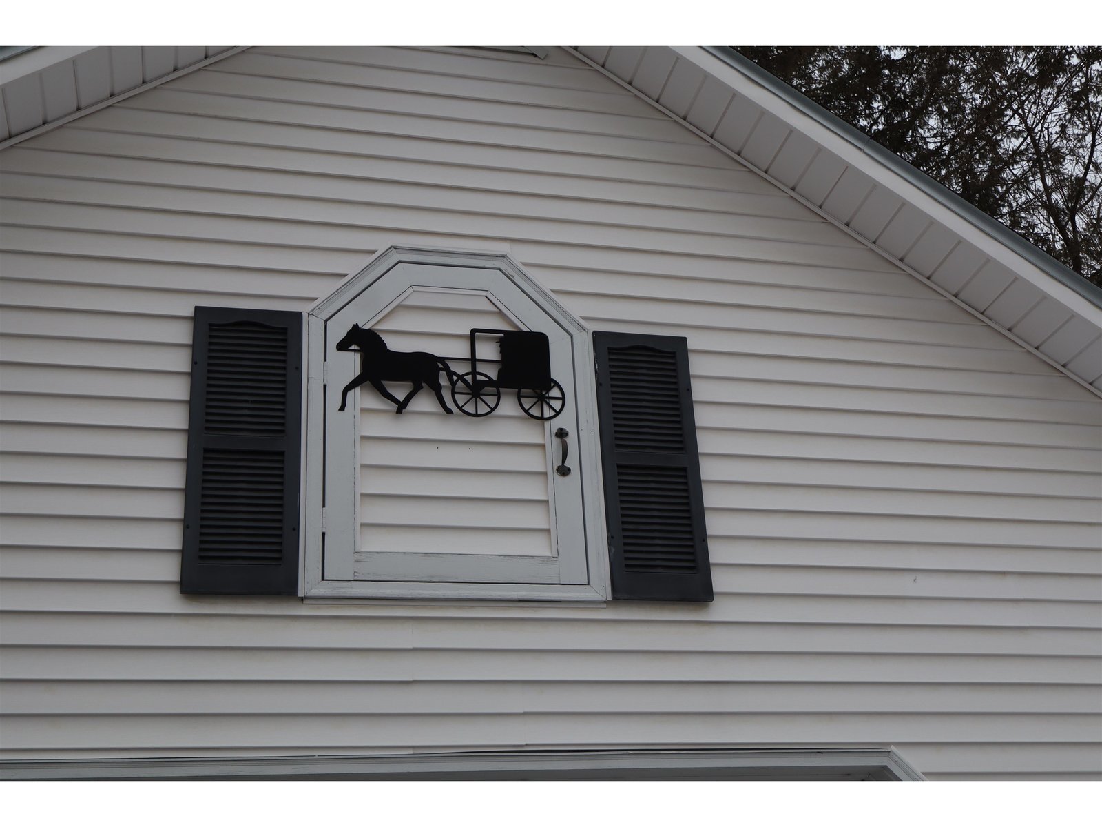horse carriage above garage