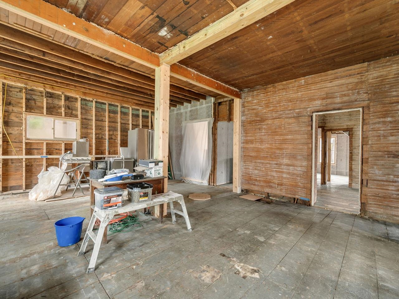 Kitchen on back wall