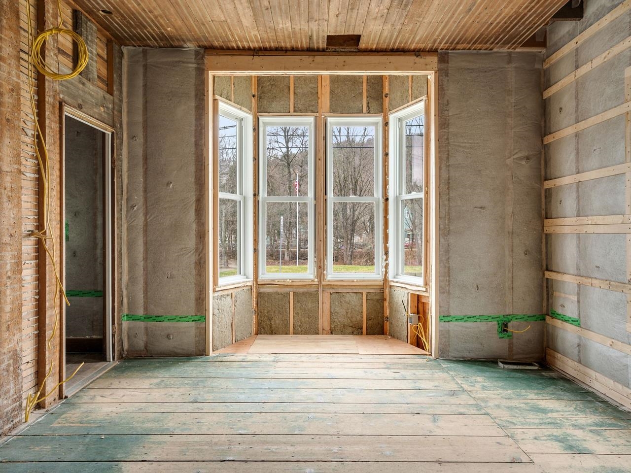 Reconstructed bay window