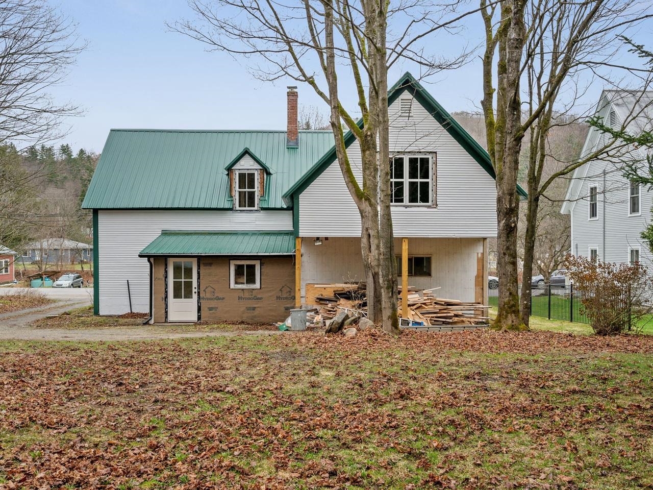 81 East River Road