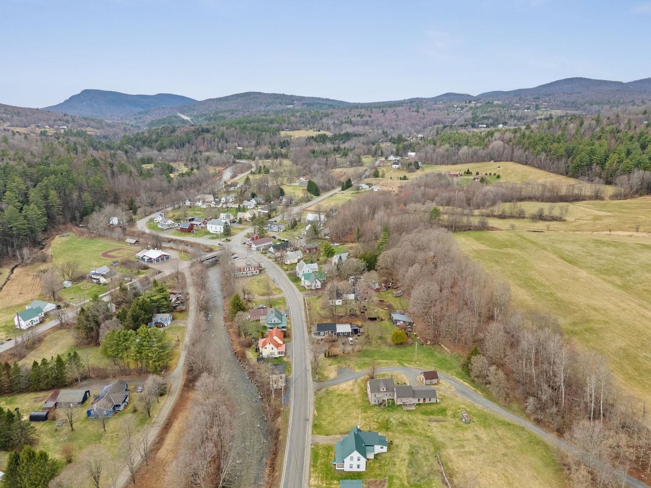81 East River Road