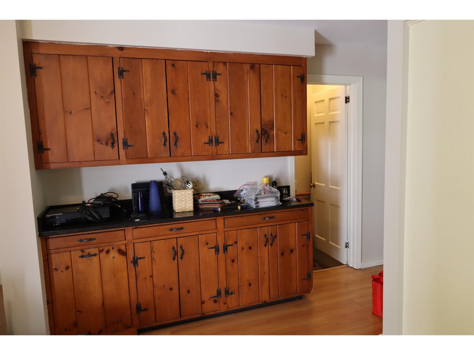 coffee/bar area in kitchen