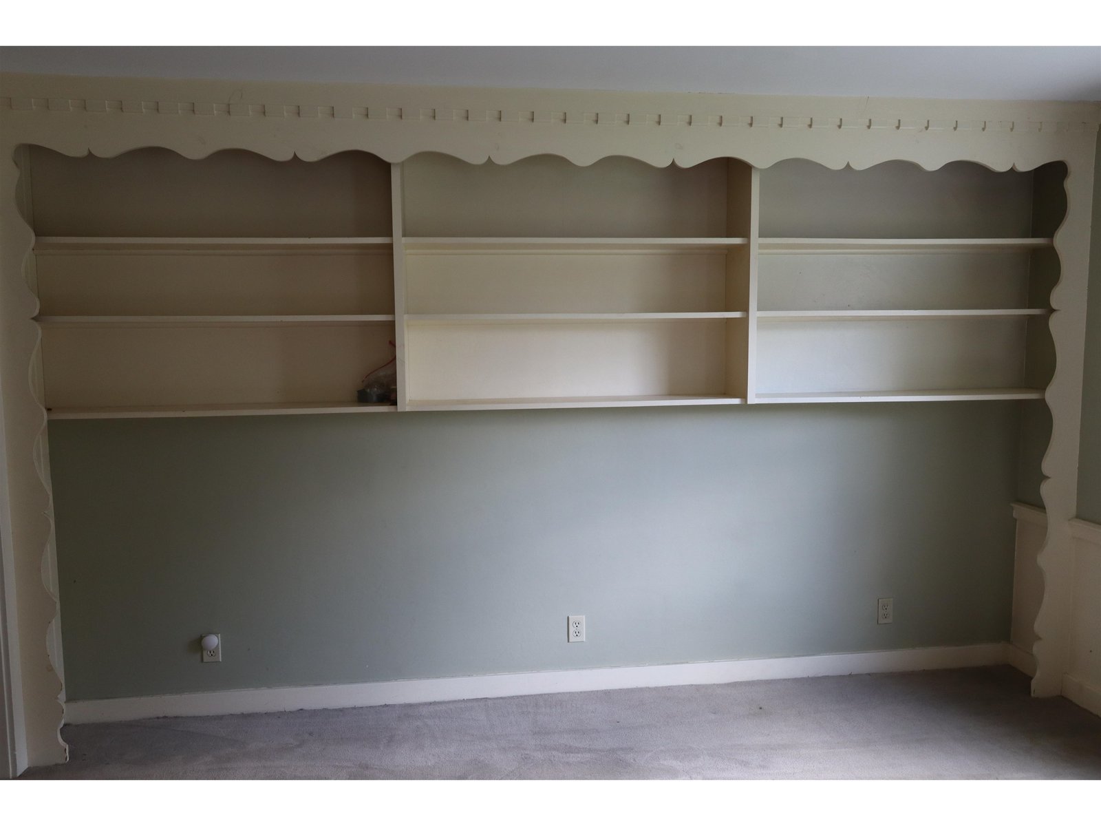 Living Room Built-in Book Shelf