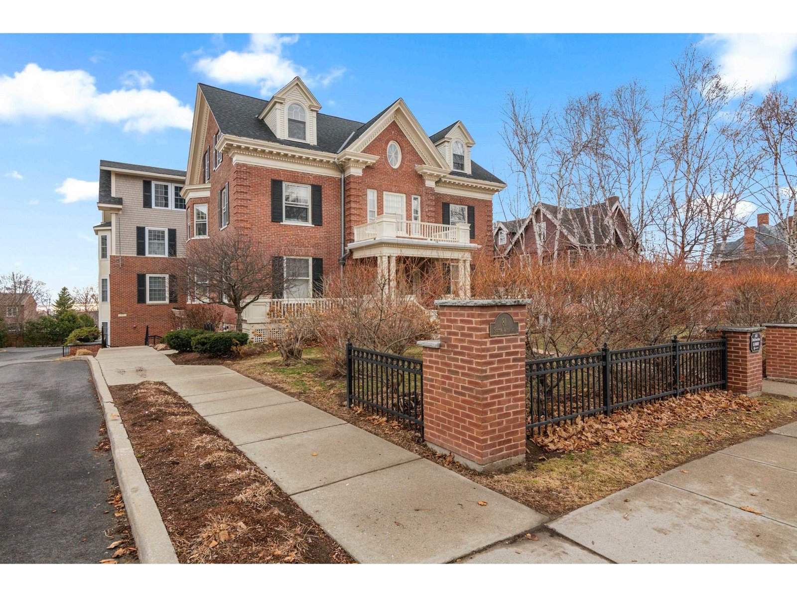 81 South Williams Street, Unit 202