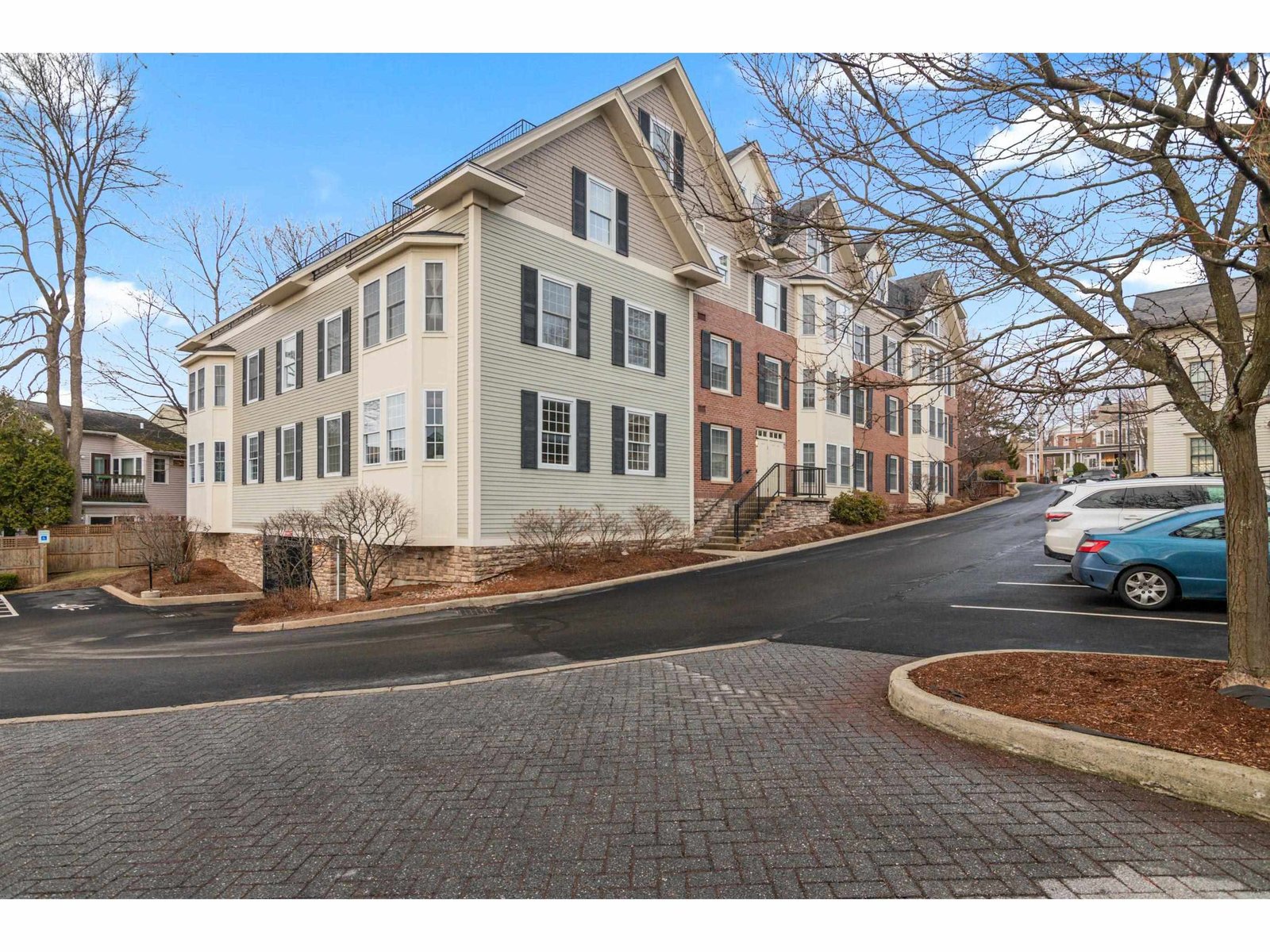 81 South Williams Street, Unit 202
