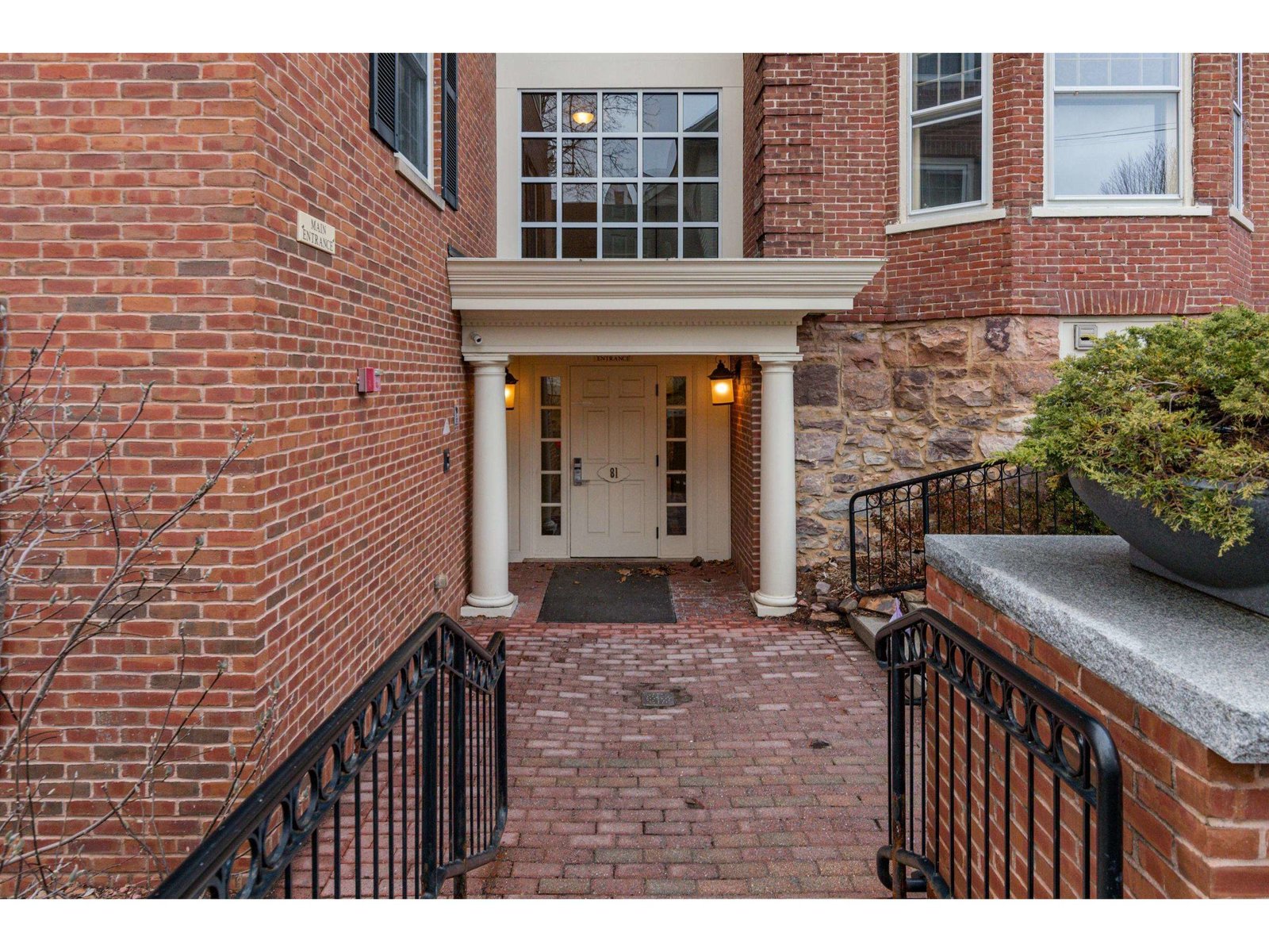 81 South Williams Street, Unit 202