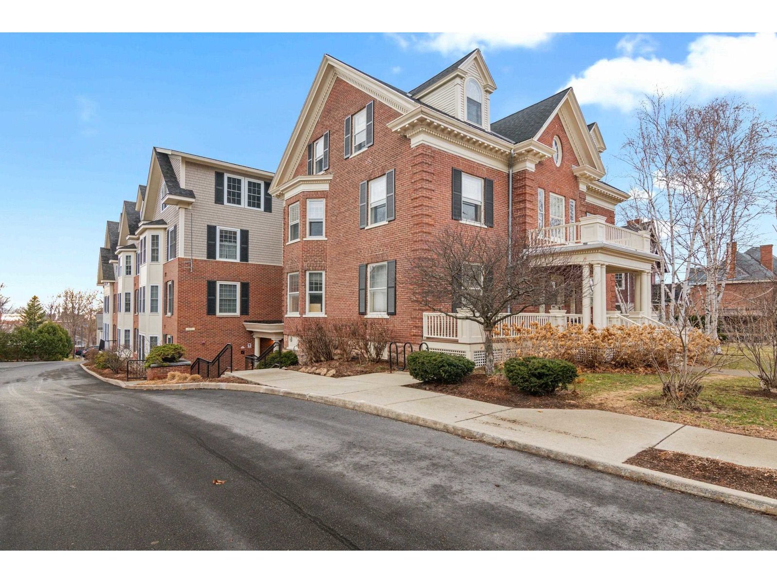 81 South Williams Street, Unit 202