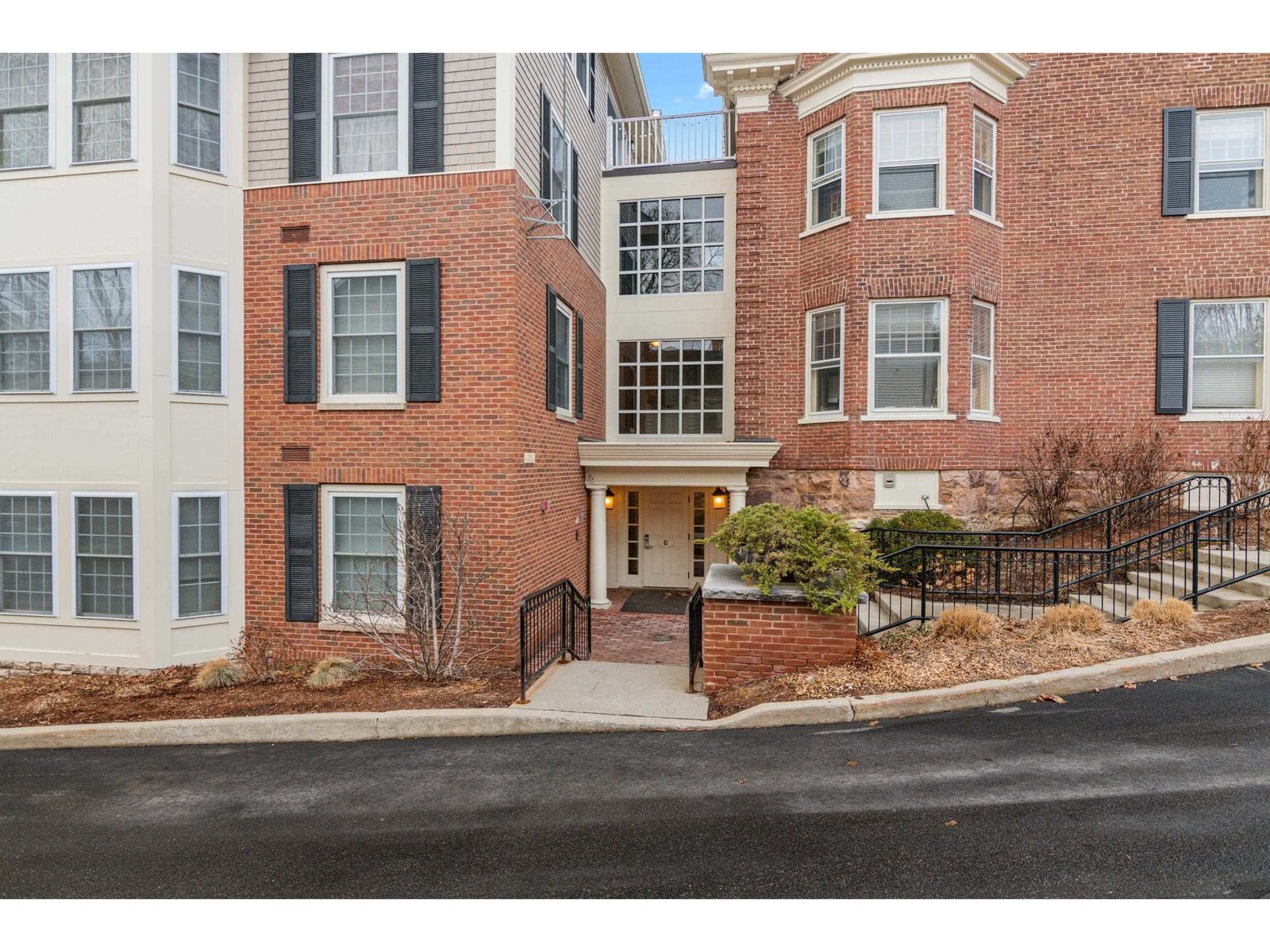 81 South Williams Street, Unit 202