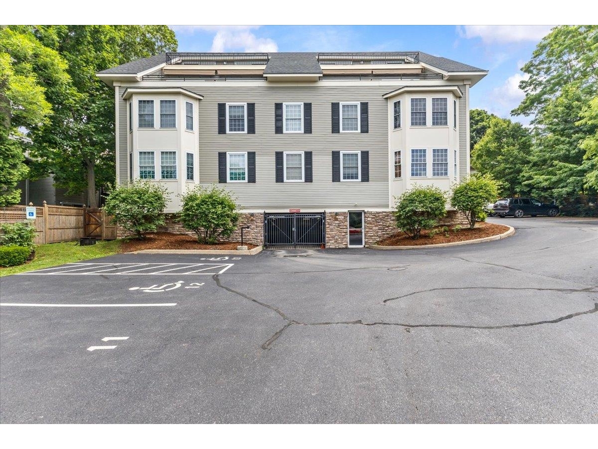 81 South Williams Street, Unit 203