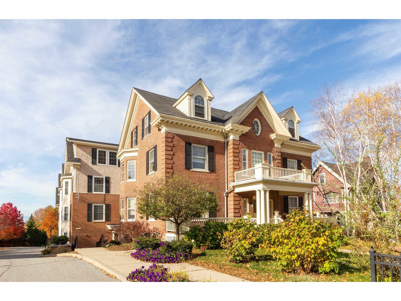 81 South Williams Street, Unit 303